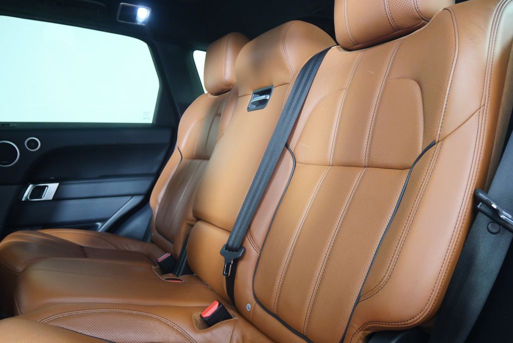 Thumbnail: 2016 Land Rover Range Rover Sport - 16