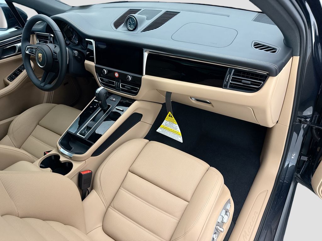 Thumbnail: 2026 Porsche Macan - 19