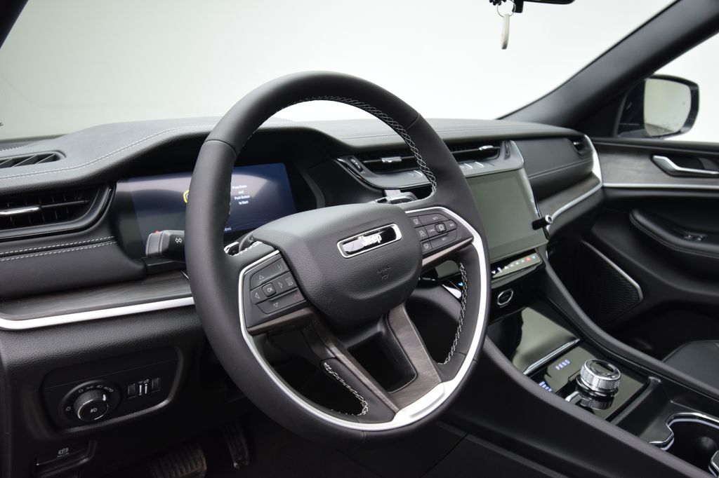 new 2026 Jeep Grand Cherokee car, priced at $41,920