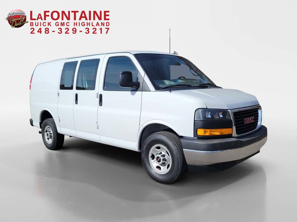 2022 GMC Savana 2500 Work Van 3