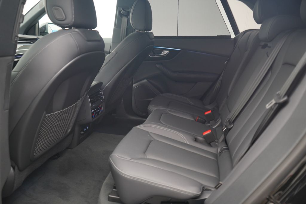 Thumbnail: 2026 Audi Q8 - 7