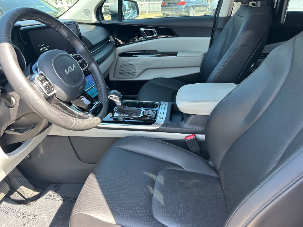 Used 2023 Kia Carnival Van