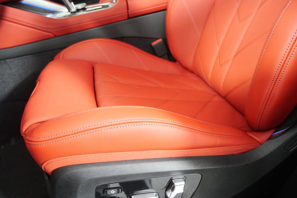 Thumbnail: 2026 BMW XM - 11