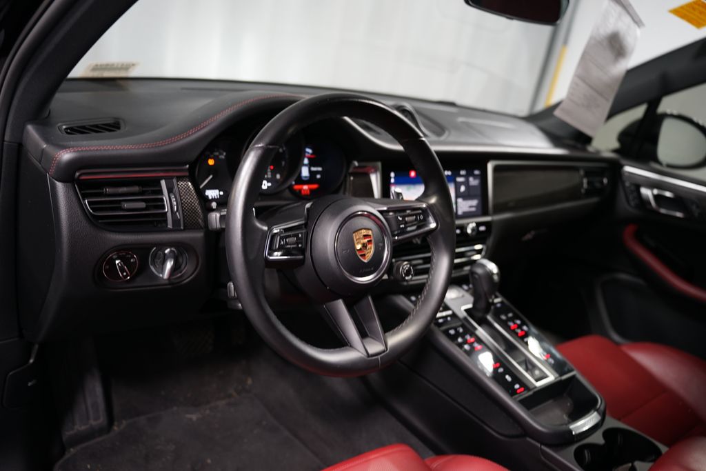 Thumbnail: 2023 Porsche Macan - 7
