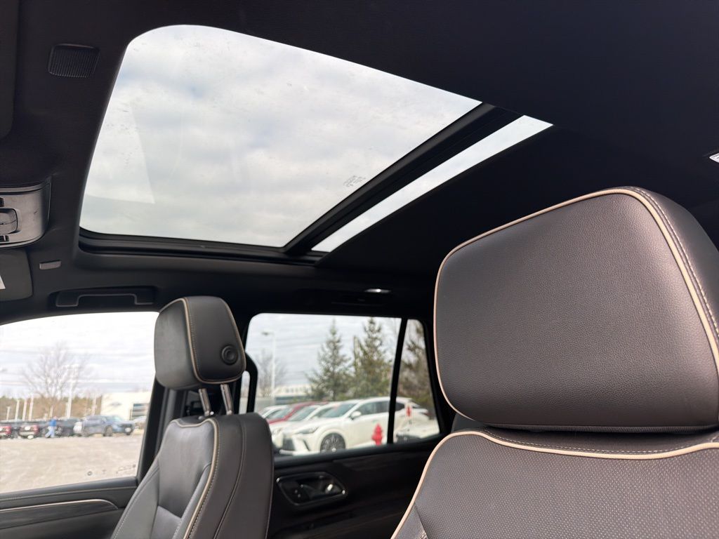 Used 2023 White GMC SLT image 7