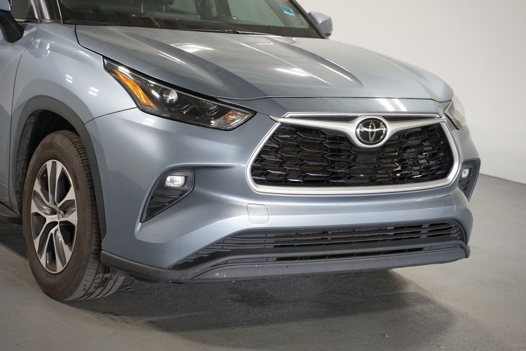 Thumbnail: 2022 Toyota Highlander - 4