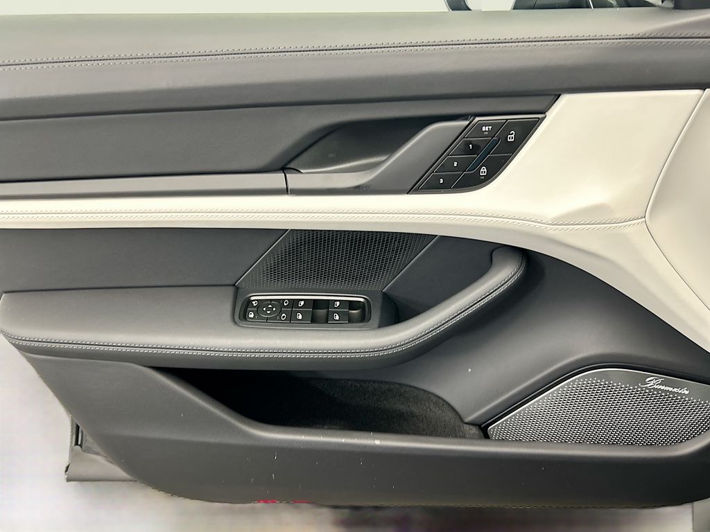 Thumbnail: 2026 Porsche Taycan - 25