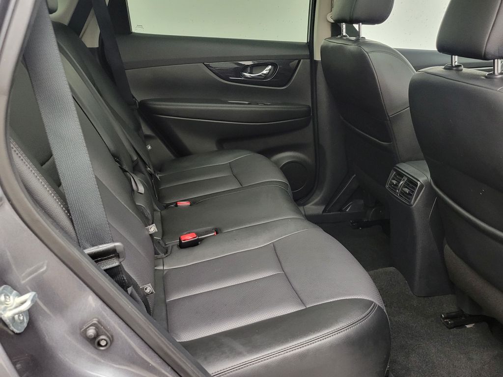 Thumbnail: 2019 Nissan Rogue - 17