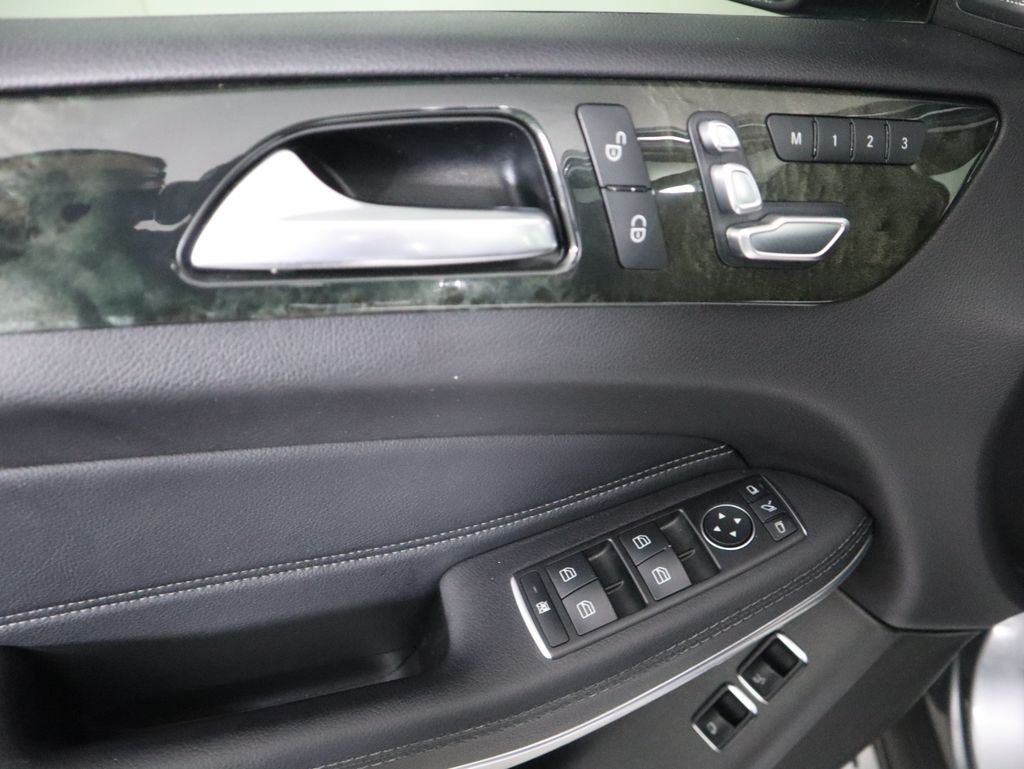 Thumbnail: 2018 Mercedes-Benz GLS - 23