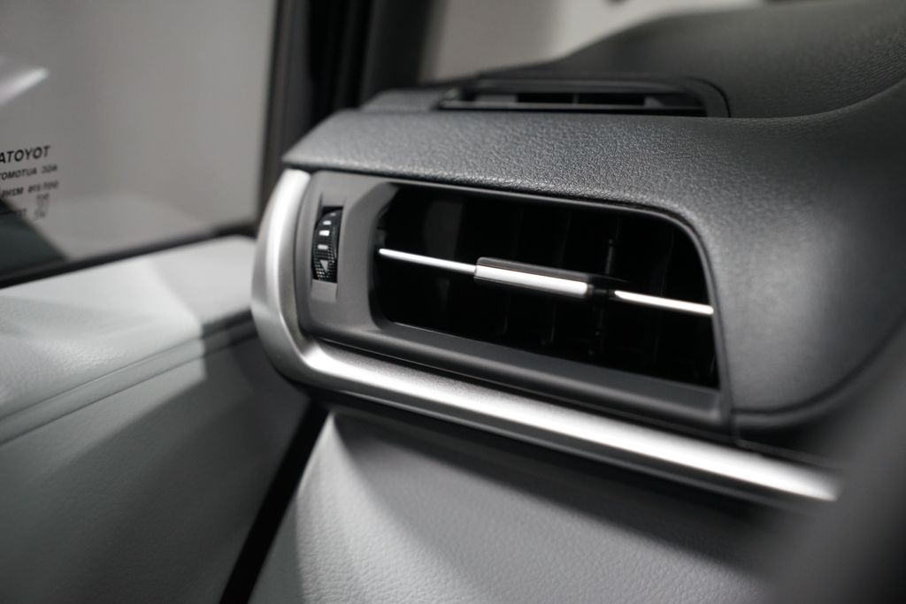 Thumbnail: 2026 Toyota Sienna - 25