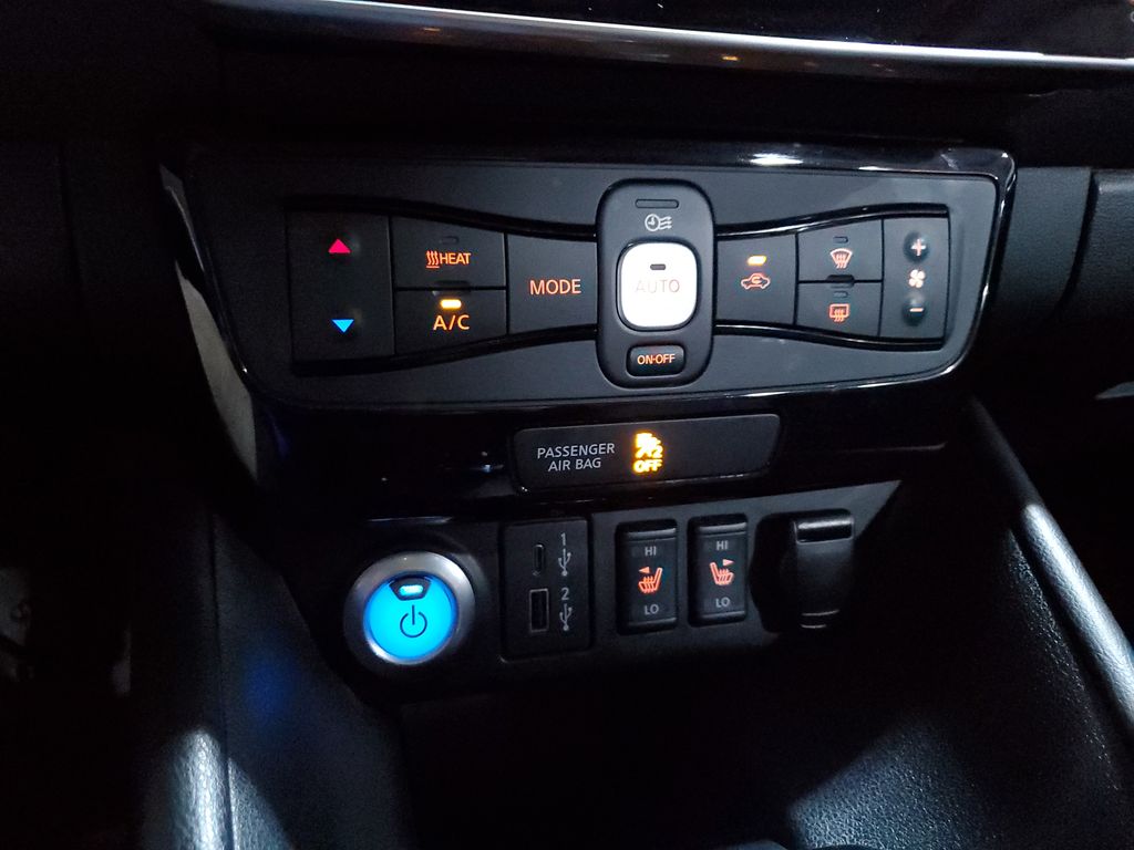 2021 Nissan LEAF SV photo