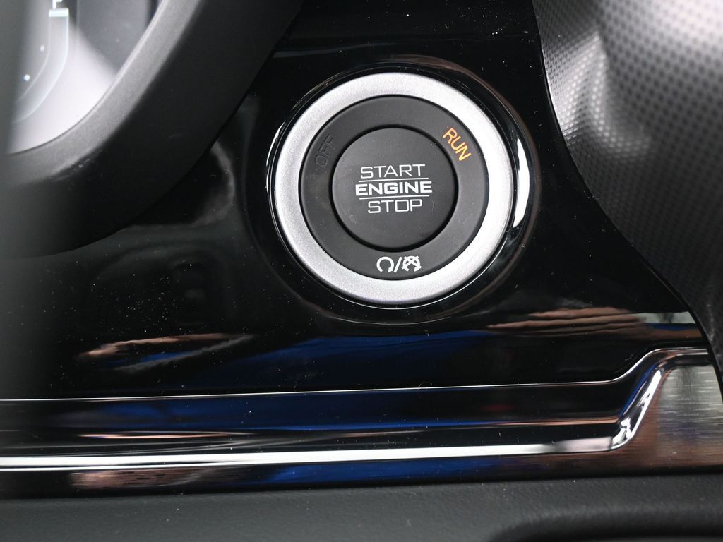 New 2026 Diamond Black Crystal Pearlcoat Ram Limited image 24