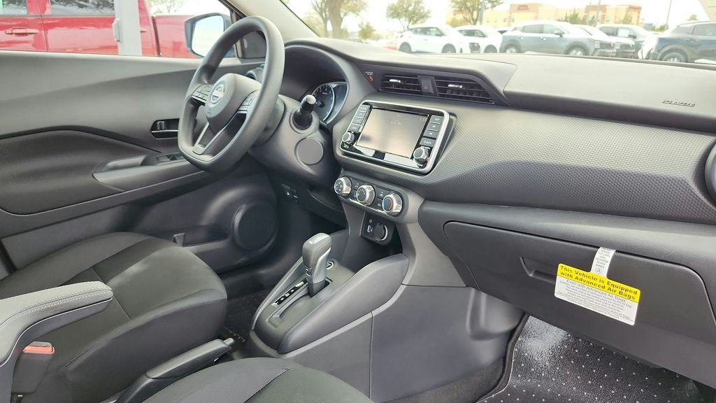2025 Nissan Kicks Play