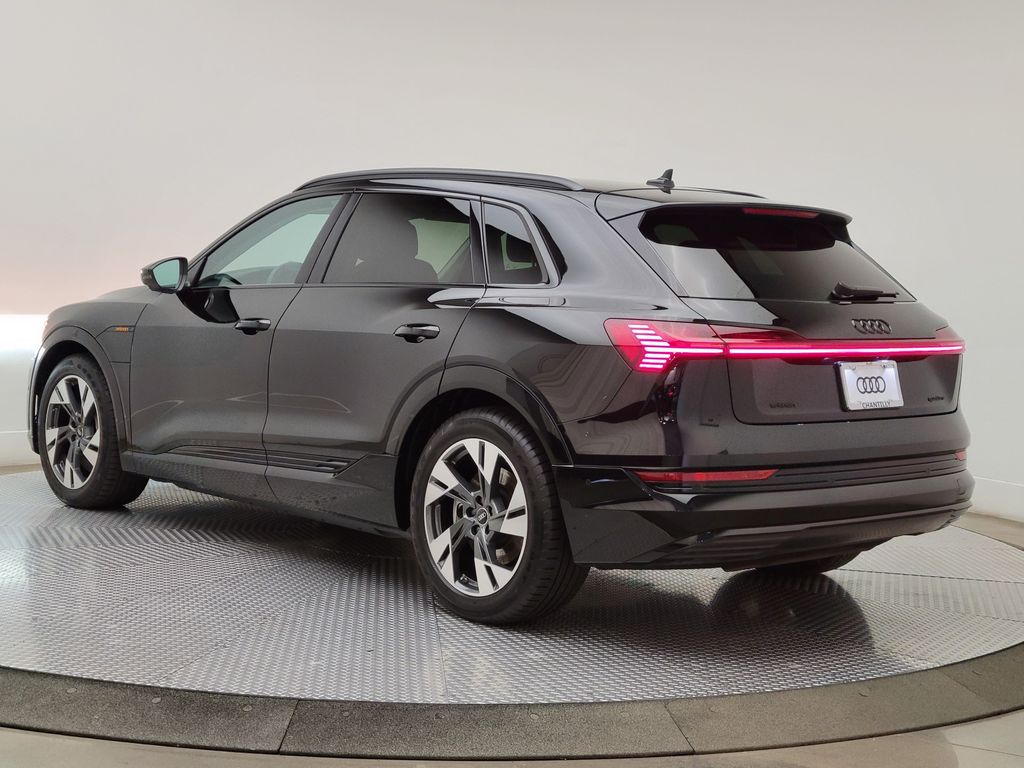 Thumbnail: 2023 Audi e-tron - 4