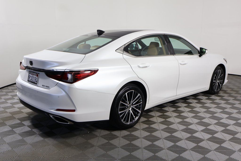 Thumbnail: 2022 Lexus ES - 6