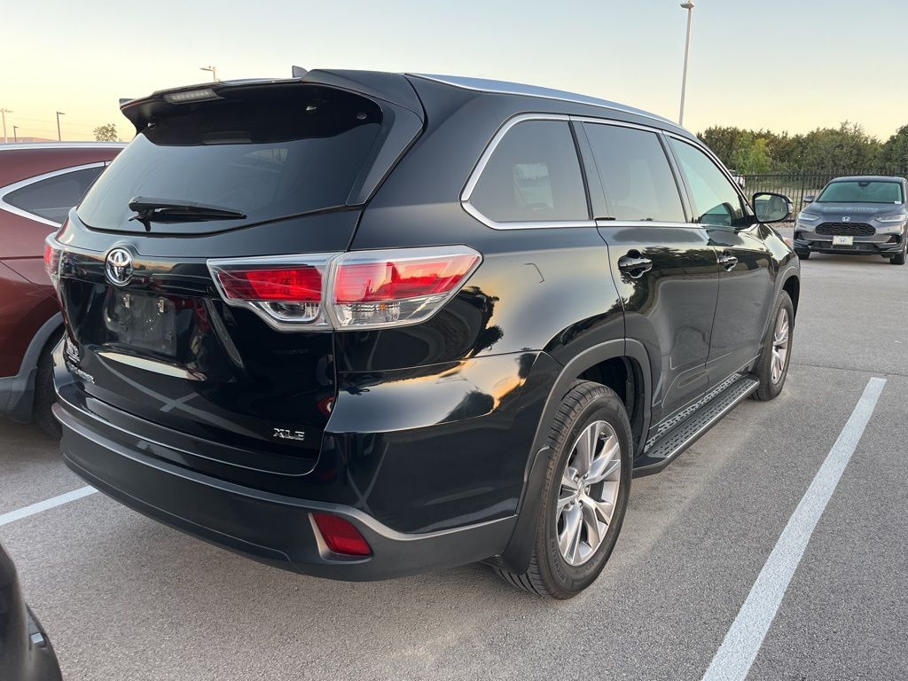 Thumbnail: 2015 Toyota Highlander - 3