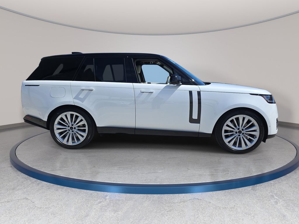 New 2026 White Land Rover SE image 4
