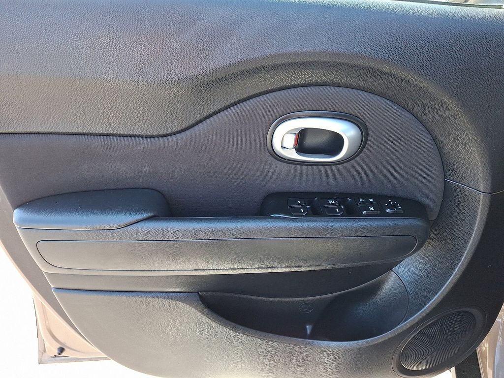 2015 Kia Soul Base 12