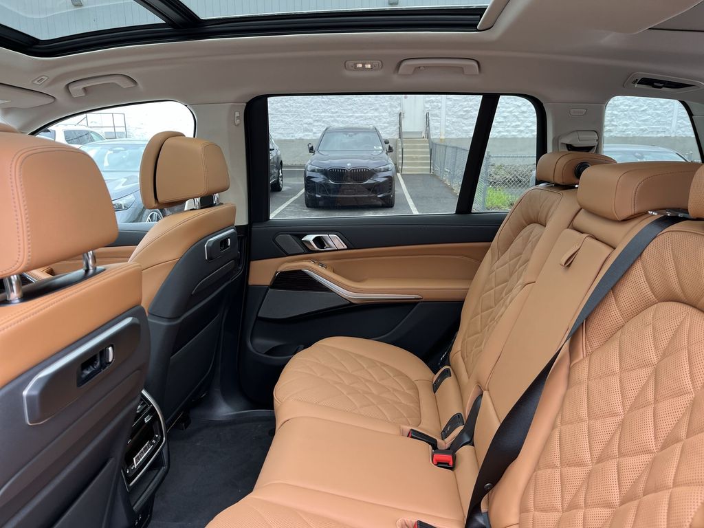 Thumbnail: 2027 BMW X7 - 23