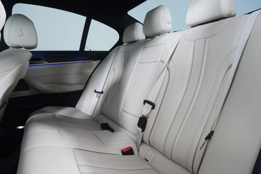 Thumbnail: 2023 BMW 5 Series - 16