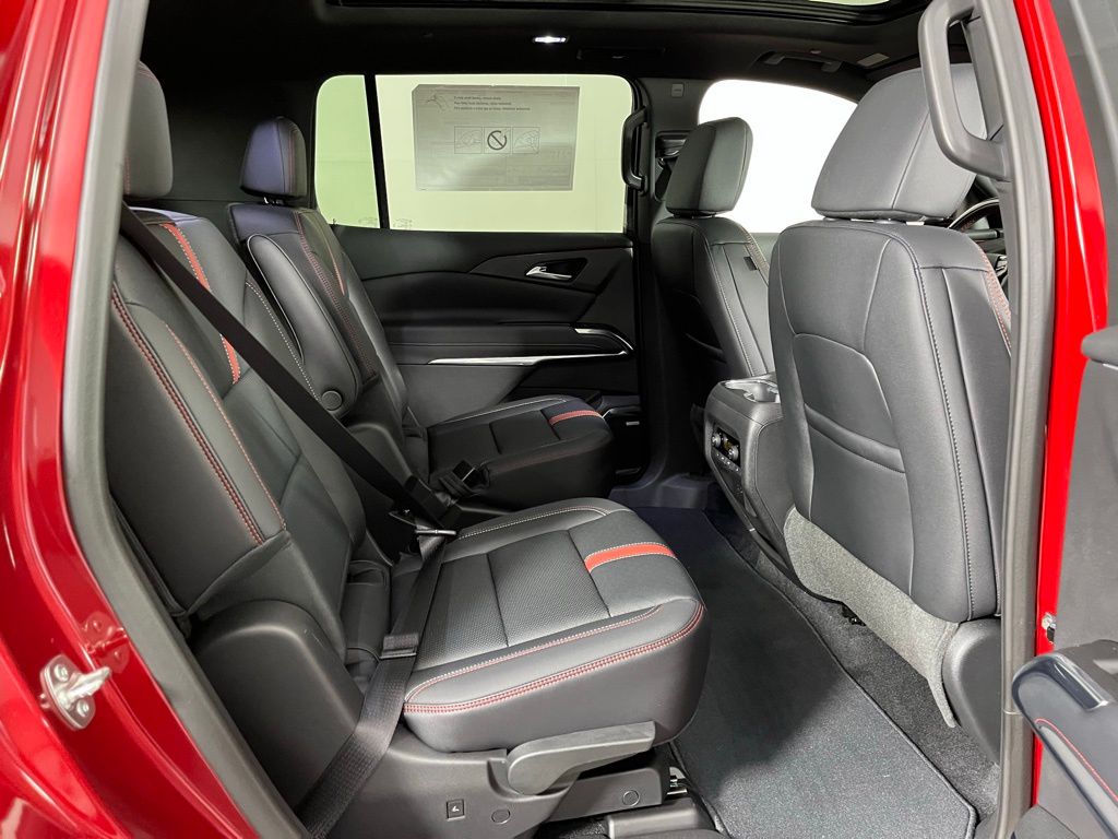 2025 Chevrolet Traverse RS 13