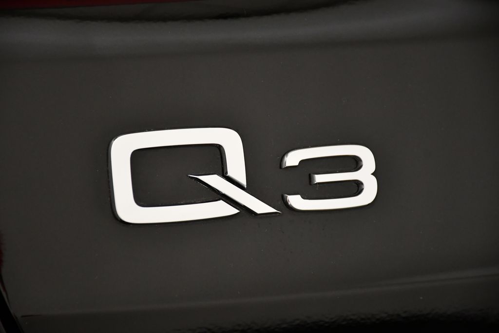 Thumbnail: 2024 Audi Q3 - 9