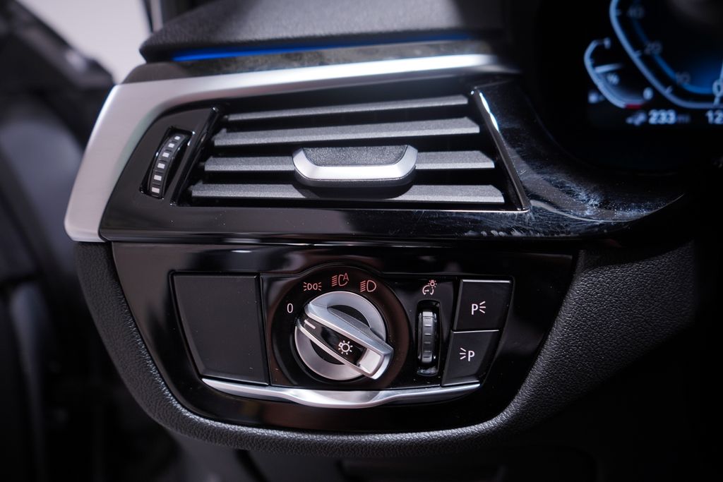 Thumbnail: 2023 BMW 5 Series - 19