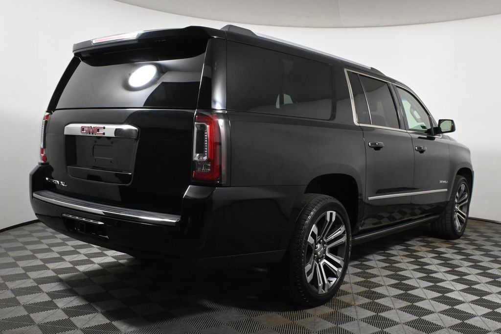 2017 GMC Yukon XL Denali 8