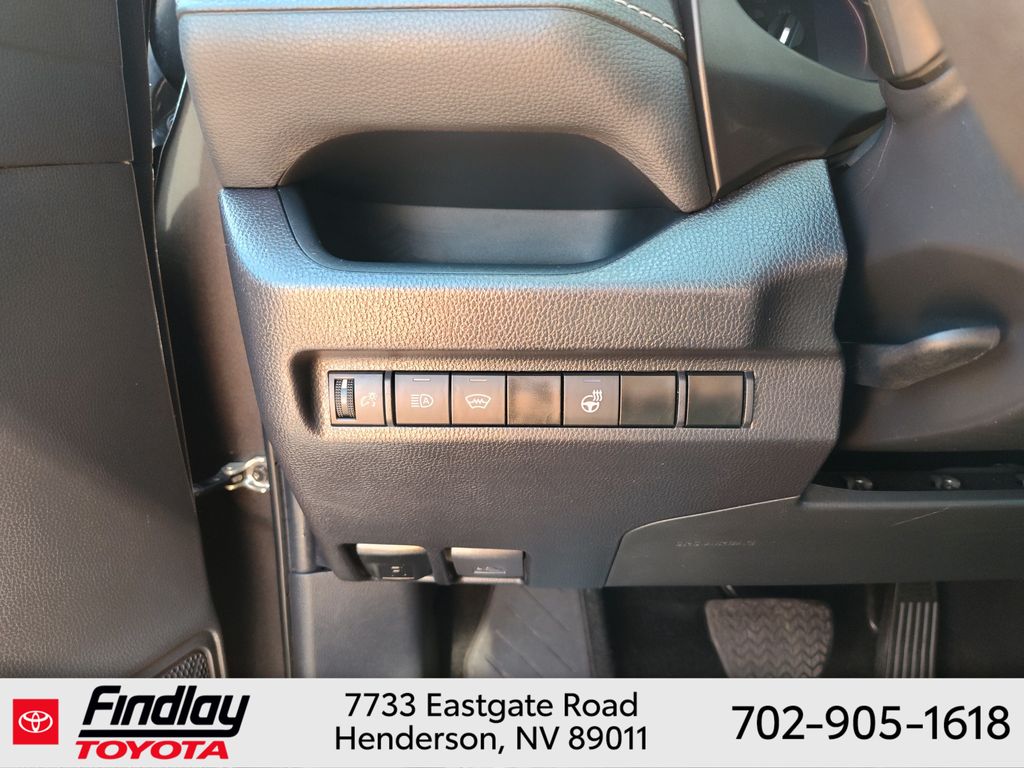 2024 Toyota RAV4 XLE - Photo 9