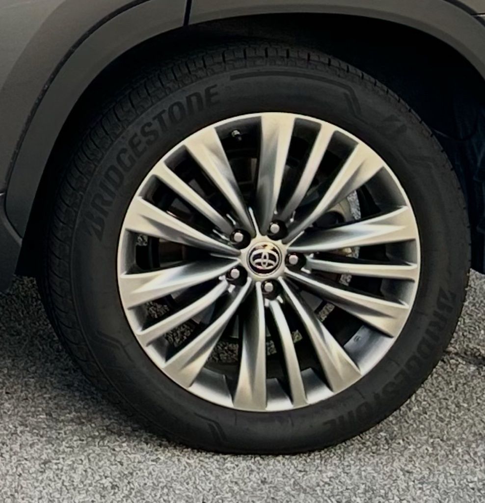 Thumbnail: 2022 Toyota Highlander - 9