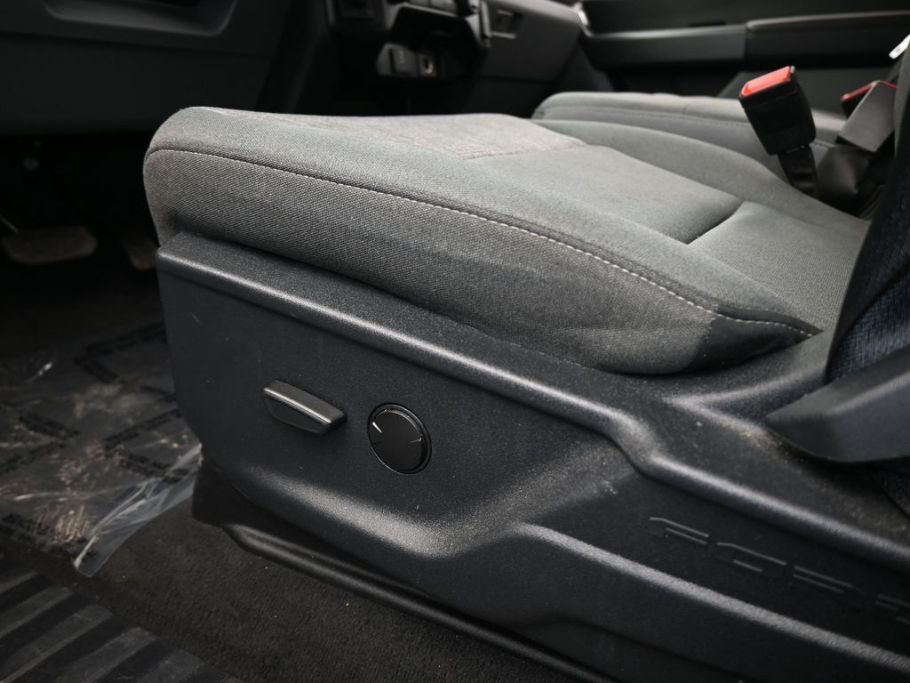 Used 2025 Oxford White Ford XLT image 12