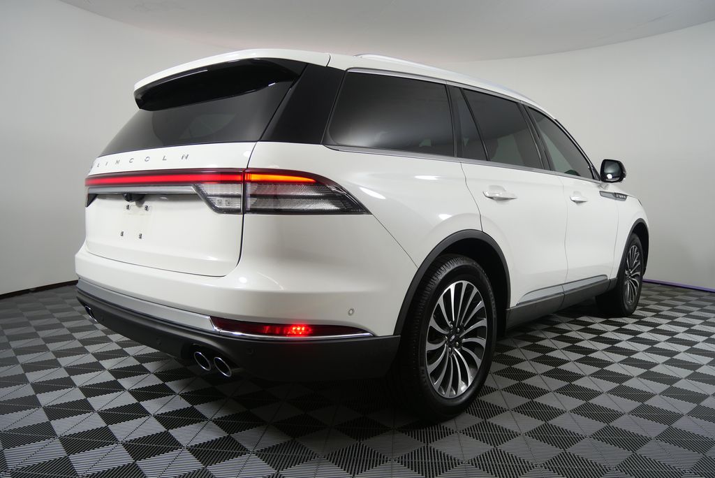 Thumbnail: 2022 Lincoln Aviator - 3