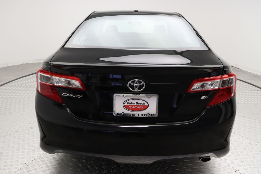 2014 Toyota Camry SE 10