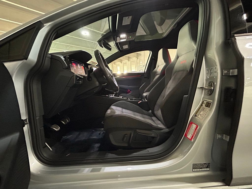 Used 2024 Reflex Silver Volkswagen SE image 15