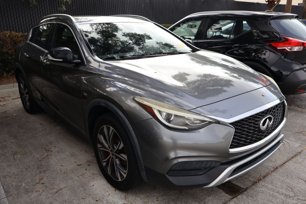 Thumbnail: 2017 INFINITI QX30 - 6