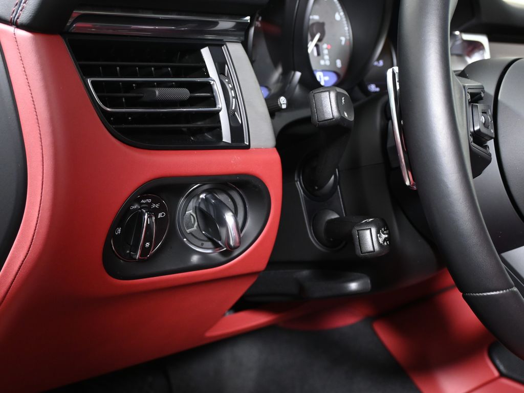 Thumbnail: 2025 Porsche Macan - 28