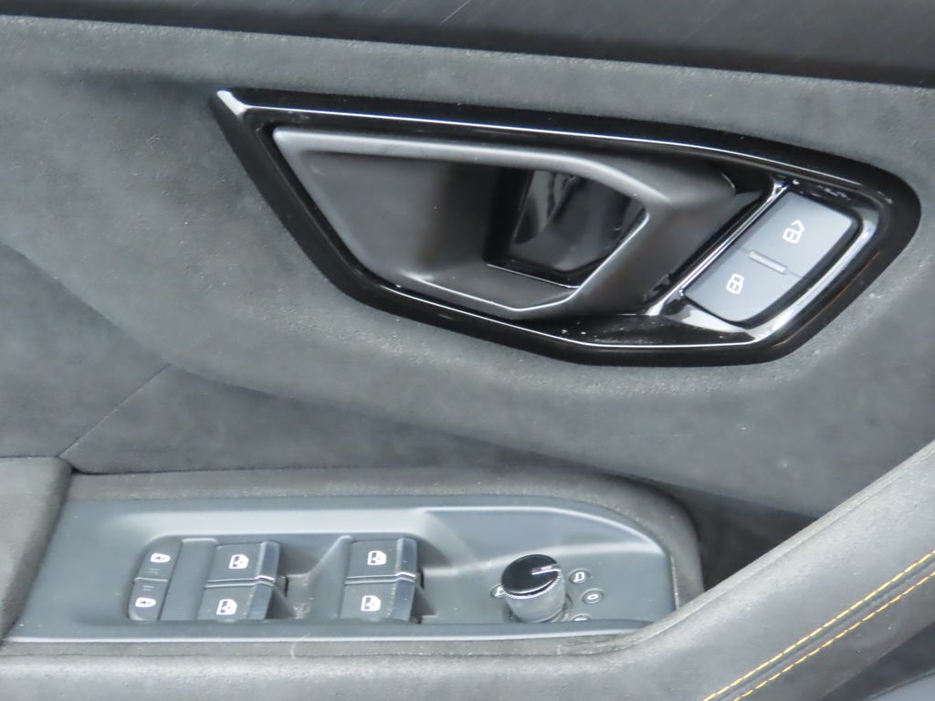 Thumbnail: 2024 Lamborghini Urus - 24