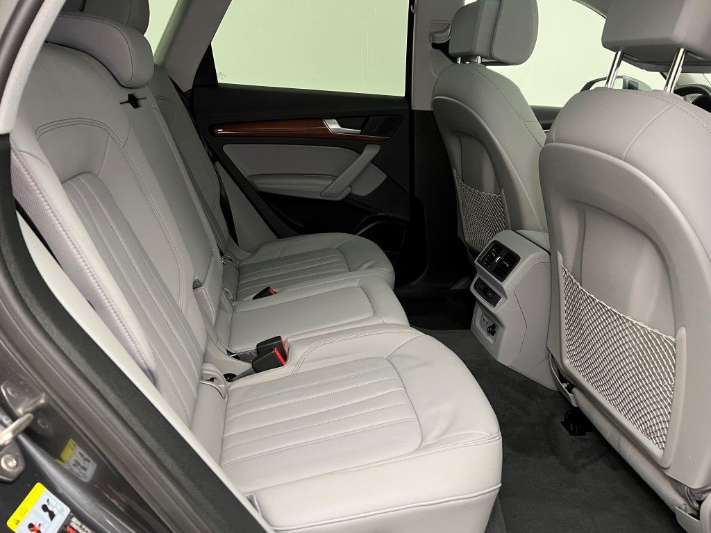 Thumbnail: 2022 Audi Q5 - 16