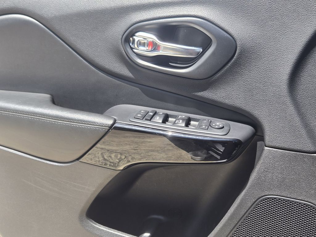 used 2020 Jeep Cherokee car, priced at $19,492