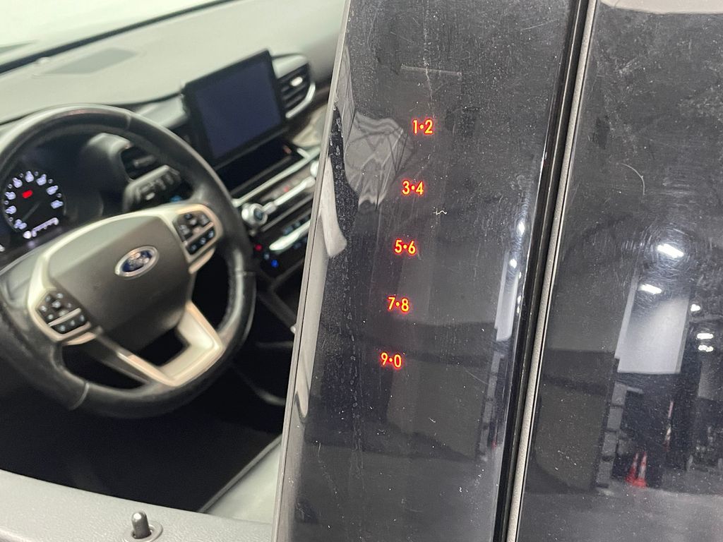 Thumbnail: 2022 Ford Explorer - 9