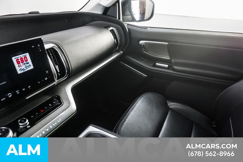 Used 2025 Black Ford Platinum image 45
