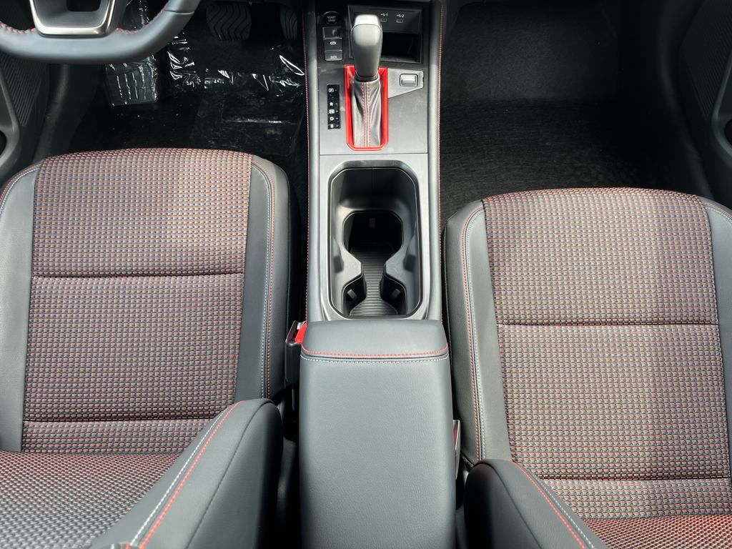 2025 Nissan Kicks SR photo