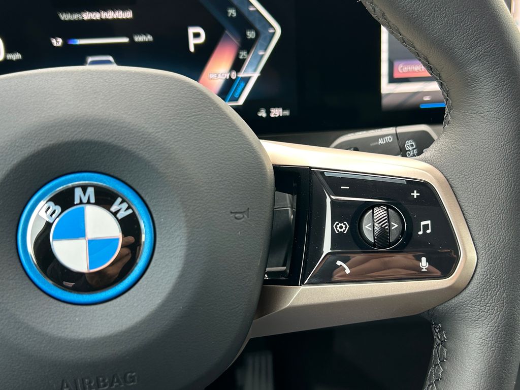 2025 BMW iX xDrive50 21