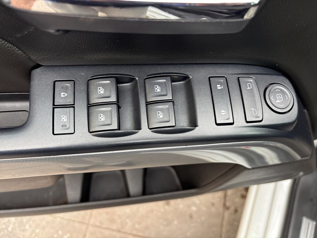 Used 2018 White Chevrolet LT image 22