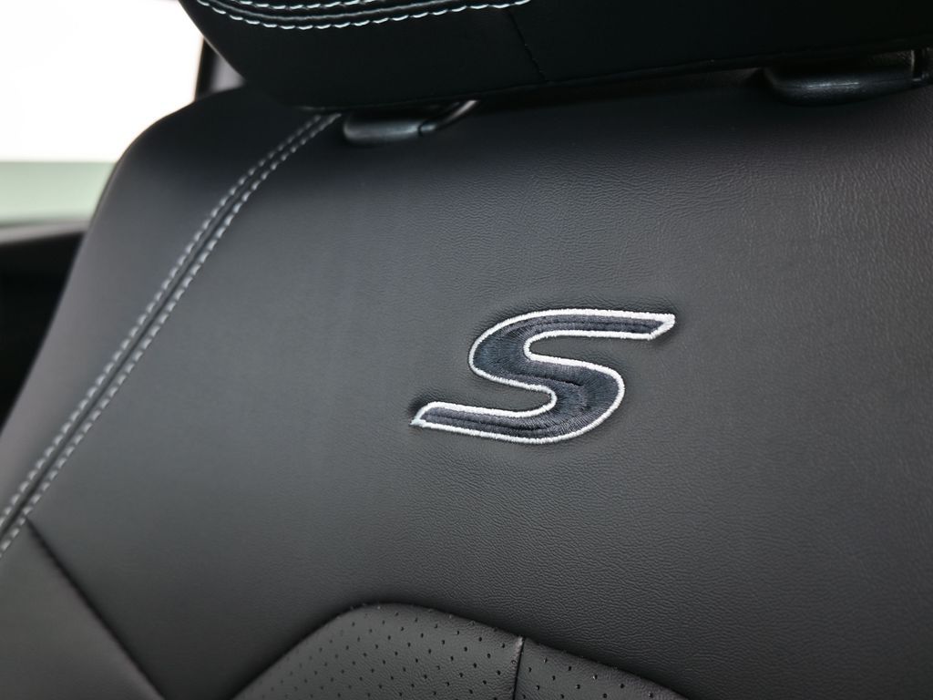 New 2026 Diamond Black Crystal Pearlcoat Chrysler Select image 11