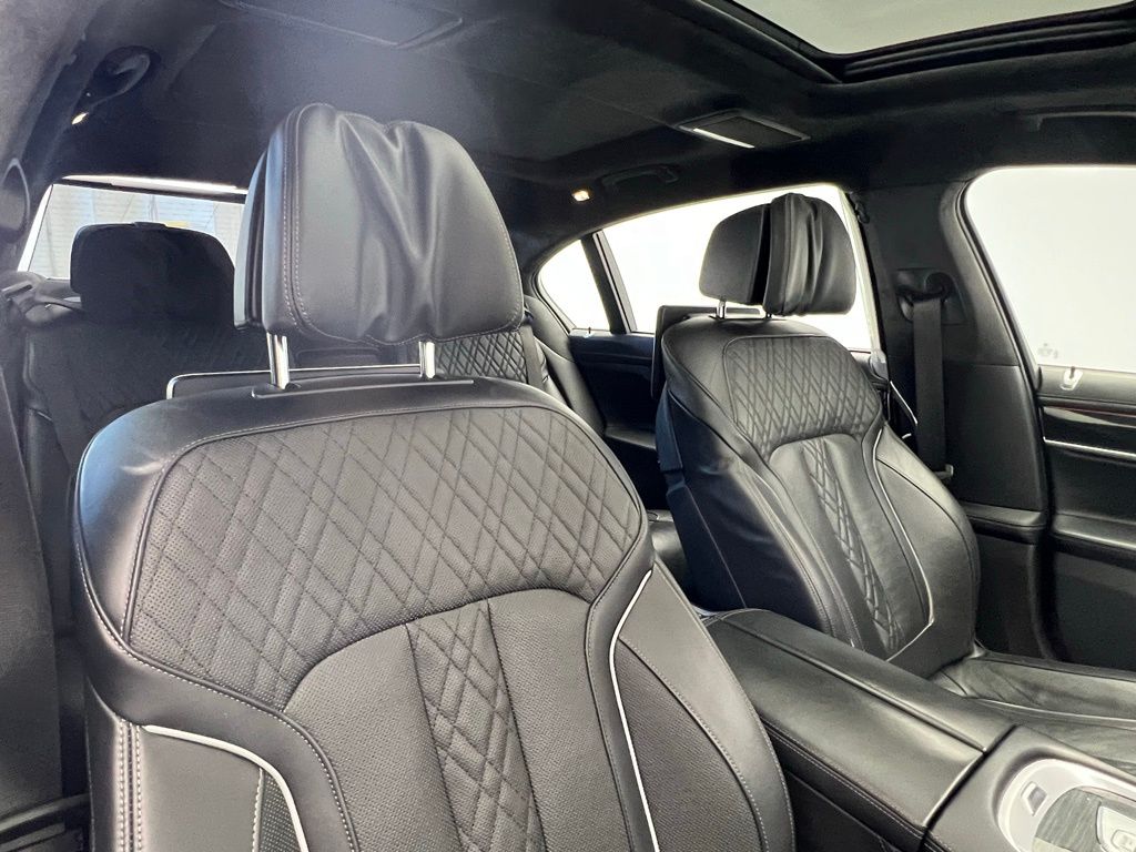 Thumbnail: 2019 BMW 7 Series - 7