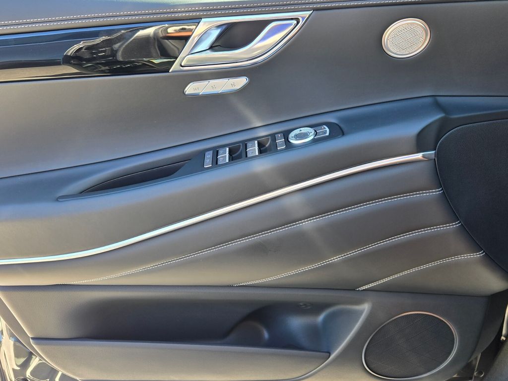 2027 Genesis GV80