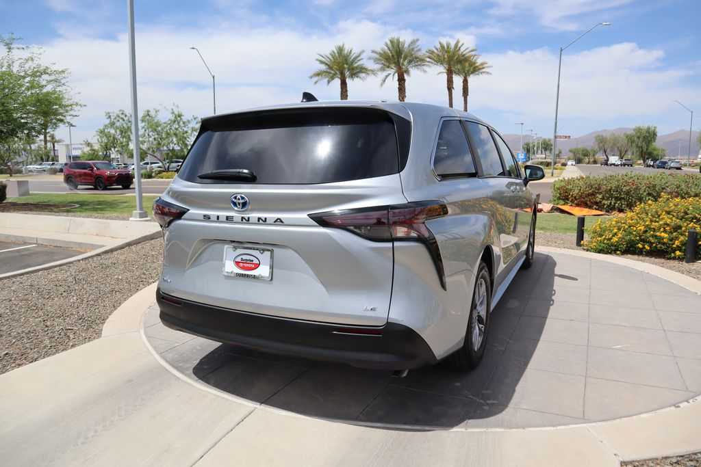 2025 Toyota Sienna LE 5