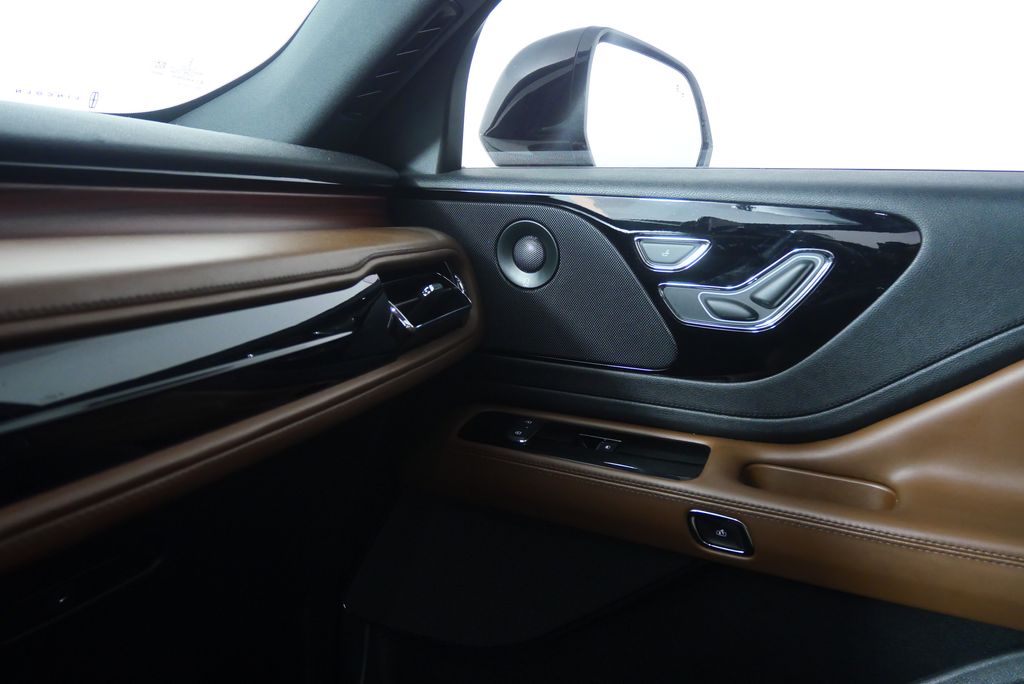 Thumbnail: 2022 Lincoln Aviator - 31