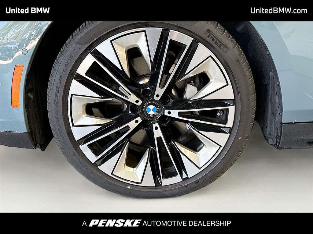 Thumbnail: 2025 BMW 5 Series - 2
